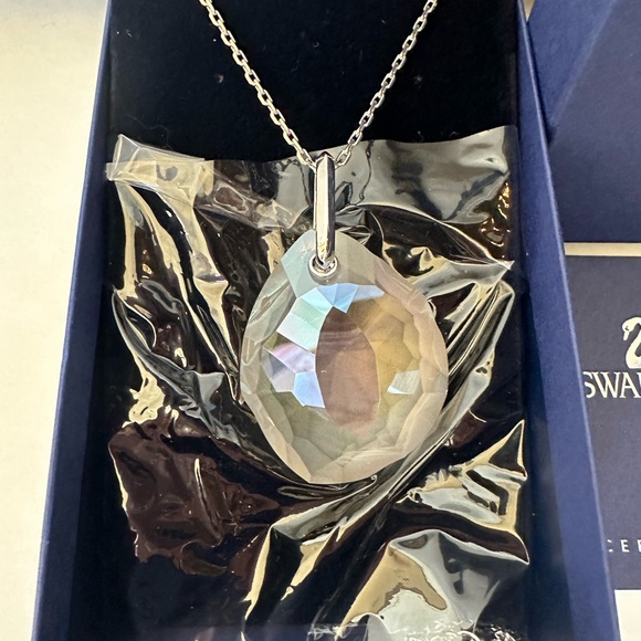 BNIB Swarovski Necklace w/ original tag and certificate - Picture 3 of 4